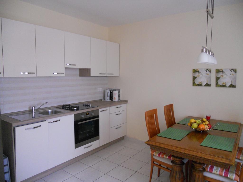 Apartments Mihalic Башка Екстер'єр фото